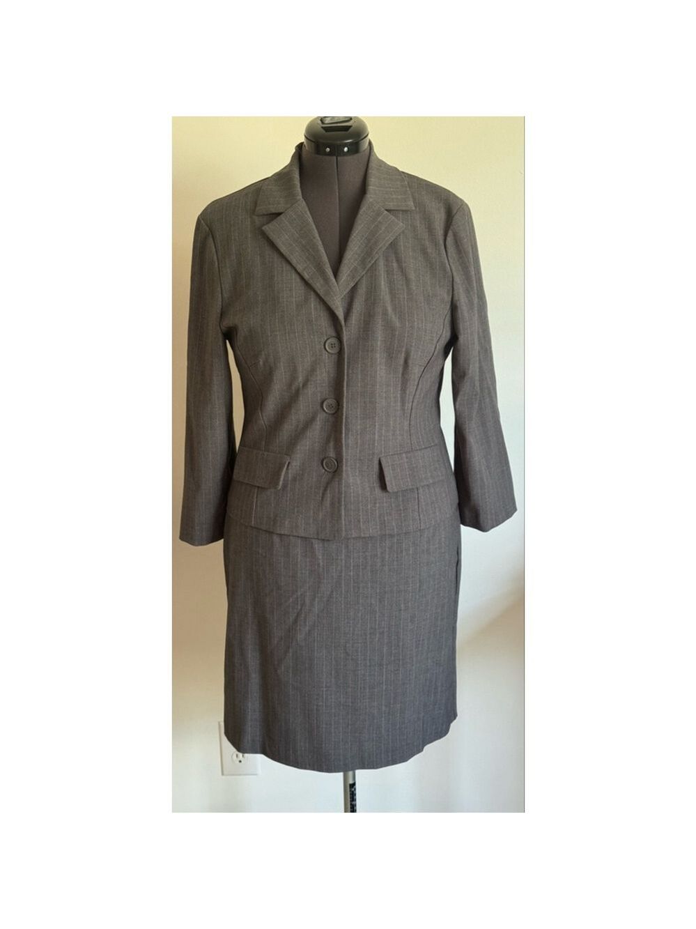 Women's B. Smart Suit Size 13/14 Gray Pinstripe